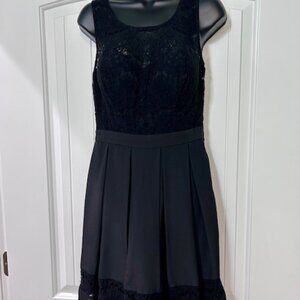 🖤 GUESS Black Lace Dress • Size 6 • Sleeveless • Pleated • Sweetheart neck